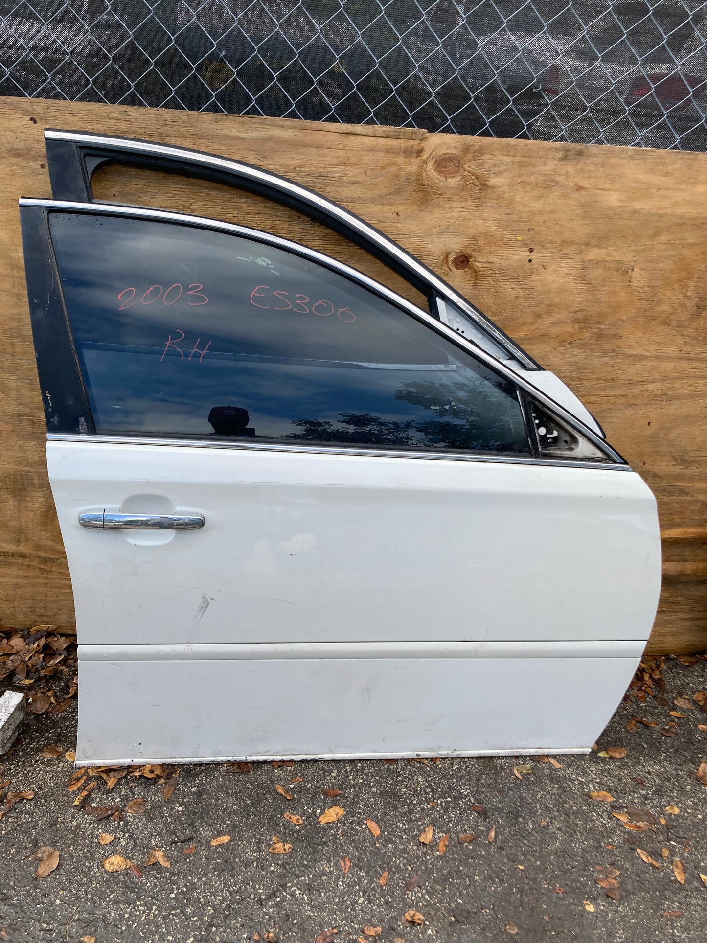 2002-2003 Lexus ES300 Front Door RH (Passenger Side) WHITE OEM COMPLETE ASSEMBLY GC03LXES3FDRHWHT