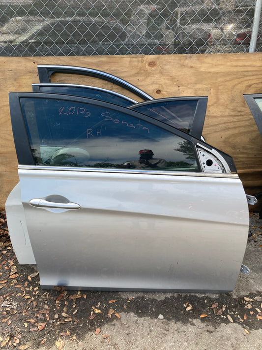 2011-2014 Hyundai Sonata Front Door RH (Passenger Side) SILVER OEM COMPLETE ASSEMBLY GC14HYSONRDRHSLR